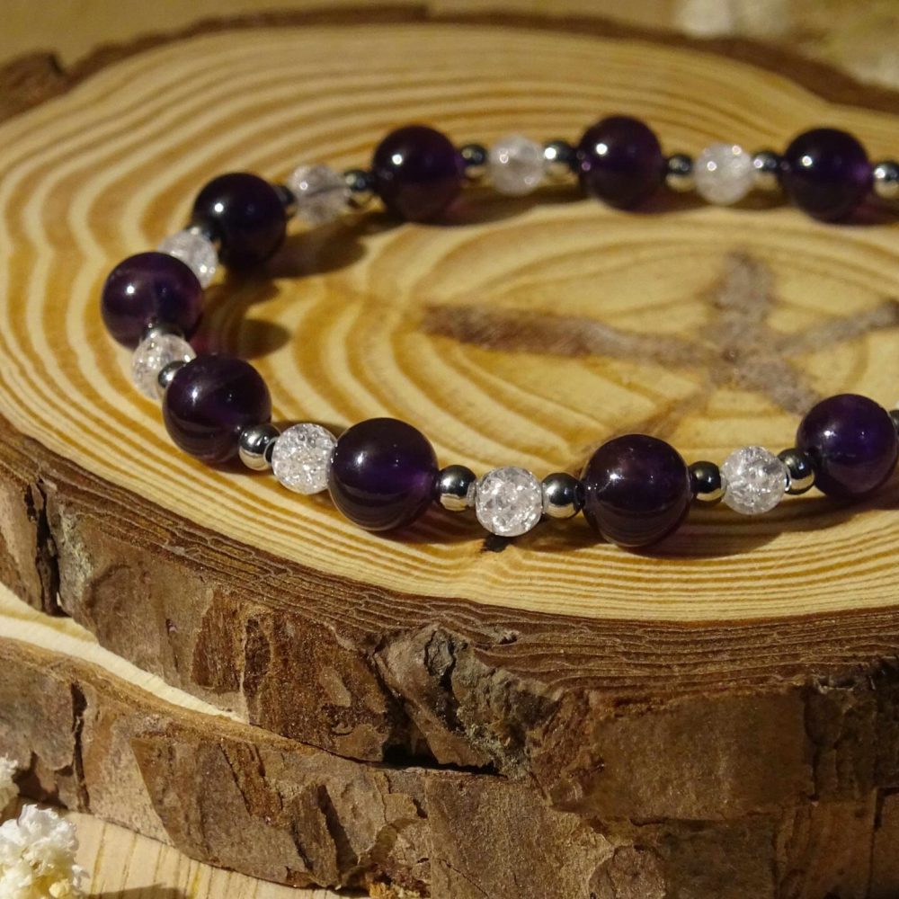 Bracelet Intuition en perles composé de pierres naturelles d'améthyste.